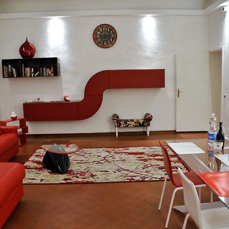 Firenze Rentals Suite Servi ภายนอก รูปภาพ